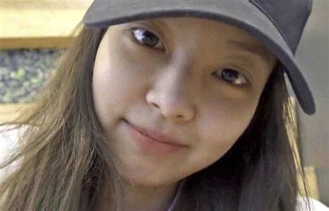 jennie kim bareface.